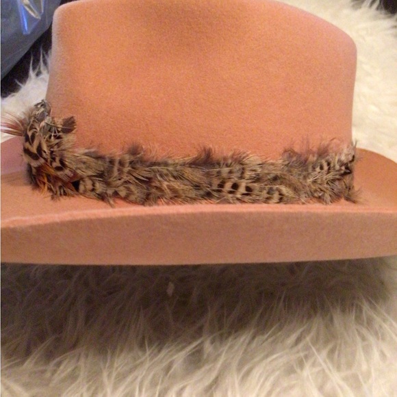 NEW! Wyeth feathered caramel cowgirl - Picture 4 of 5
